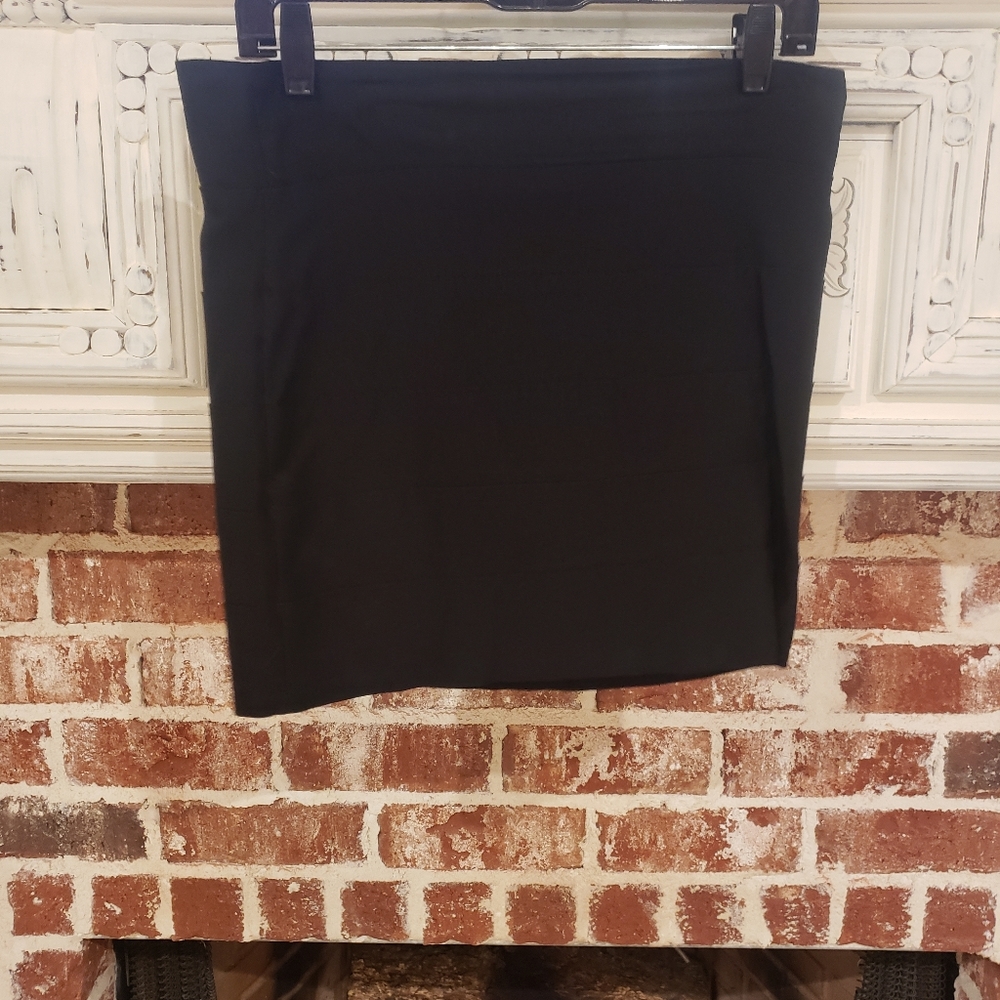 CHARLOTTE ROUSSE MINI-SKIRT, Size L, stretch material 🥰